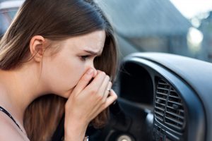 カーエアコンの臭いの原因菌を徹底的に除菌する方法をご紹介