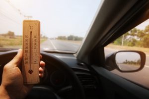 カーエアコンの効き目には外気温が関与しているの？