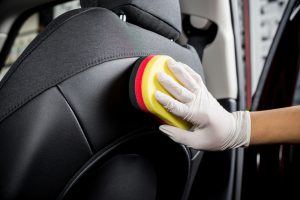 カーエアコンを構成するコンデンサーは自分で洗浄できる？