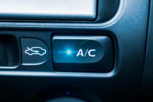 カーエアコンのACスイッチとは何？上手な使い方もご紹介します
