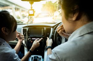 カーエアコンから発生するアンモニア臭の原因