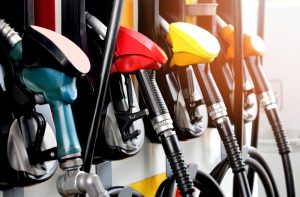 車内がガソリン臭い原因は何？