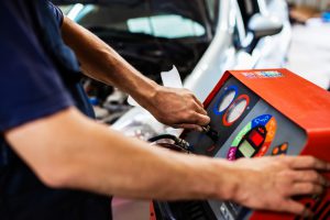 カーエアコンに搭載されたセンサーの種類と機能を解説