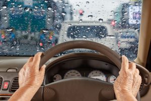 雨の日に車内を濡らさないための工夫