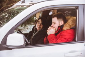 冬の車内を温める方法