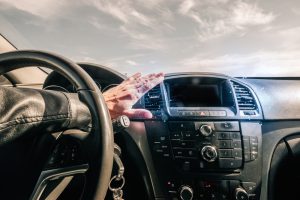 カーエアコンのフィルターを掃除する方法を徹底解説