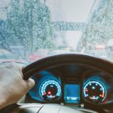 梅雨時期の車のメンテナンスの必要性と具体的な対策方法をチェック