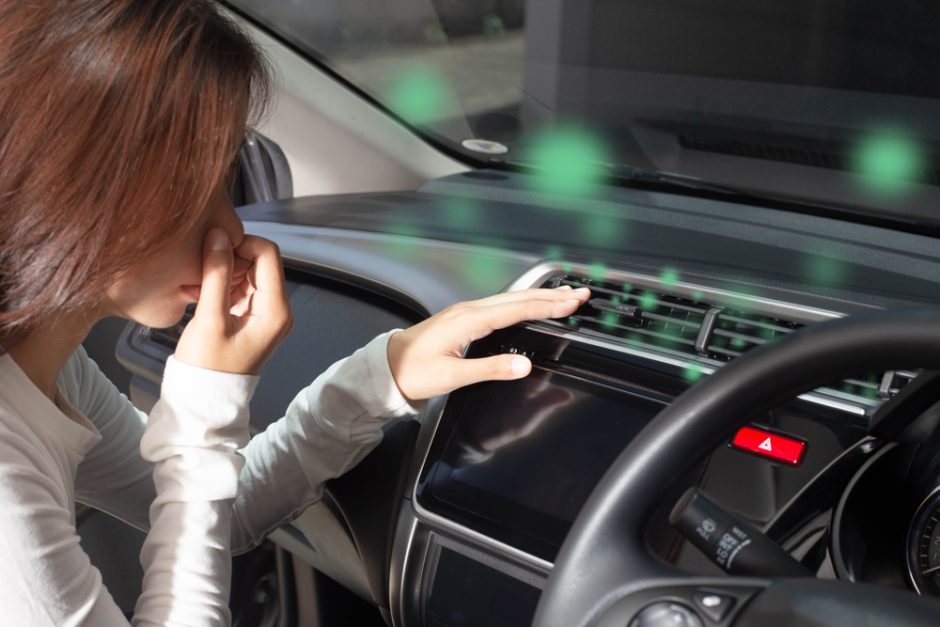 車から硫黄臭がする原因はバッテリーの過充電かも！できる対処法とは？