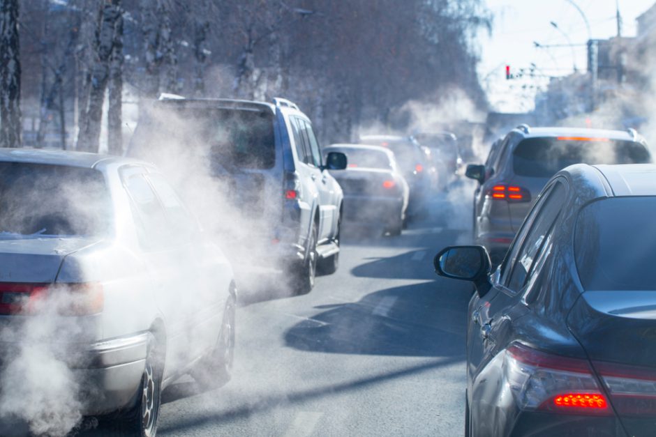 冬は車が汚れやすい理由と正しい対策方法をチェック