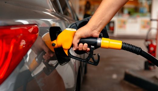 車のエアコンを使っているとガソリンの減りが早くなるって本当？