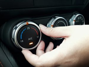 車のエアコンの適正温度は25℃
